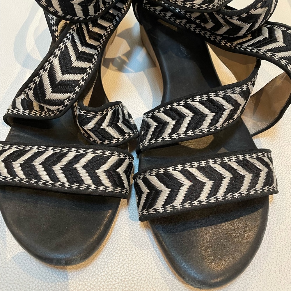 Matt Bernson ankle strap black/white sandal. Size 10.